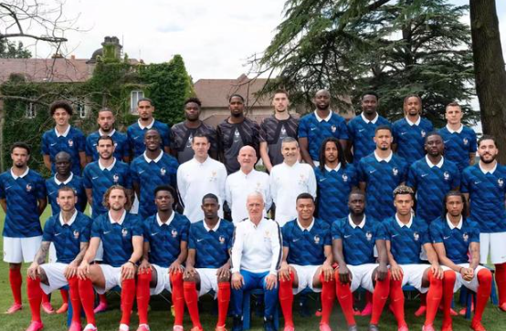 **极端高温环境下SoFi Stadium可开合穹顶的微气候调控机理与热适应性效能评价**